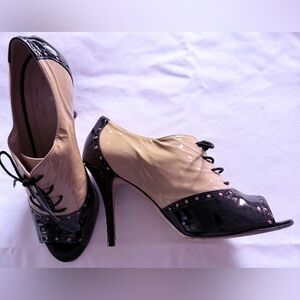 Preowned Kate Spade Beige Black Lace-Up Peep-Toe High Heels Stunning Shoes 8 1/2